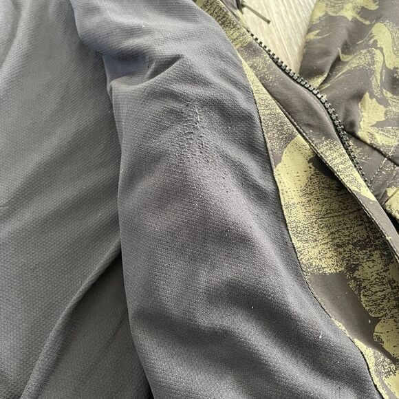 Lululemon Rise & Shine Jacket II - Size: 6 - Picture 13 of 16